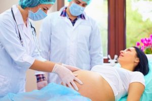 Какие абсолютные и относительные показания для планового кесарева сечения при беременности имеются: список
