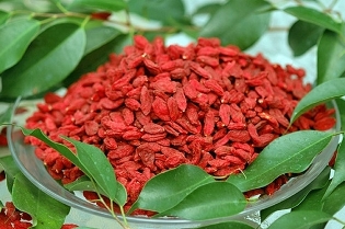 Какими свойствами обладают ягоды годжи, и для кого они могут быть вредными? Какими свойствами обладают ягоды годжи, и для кого они могут быть вредными?