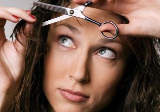 Сам себе стилист: как подстричься дома самостоятельно? Сам себе стилист: как подстричься дома самостоятельно?