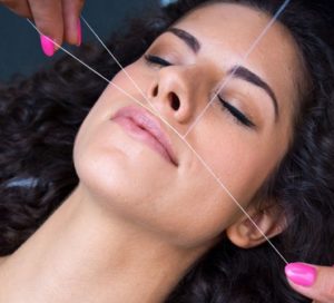 Как проходит процедура удаления волос на лице лазером, нитью и воском