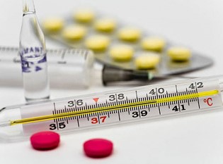 Сбиваем высокую температуру: когда поможет тройчатка и что входит в ее состав? Сбиваем высокую температуру: когда поможет тройчатка и что входит в ее состав?