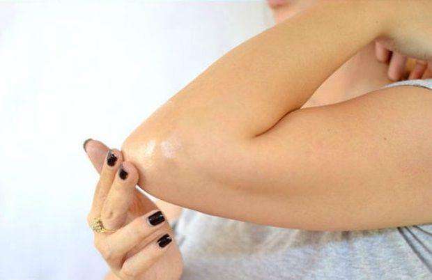 По каким причинам кожа на локтях темная и шершавая кожа на локтях темная и шершавая