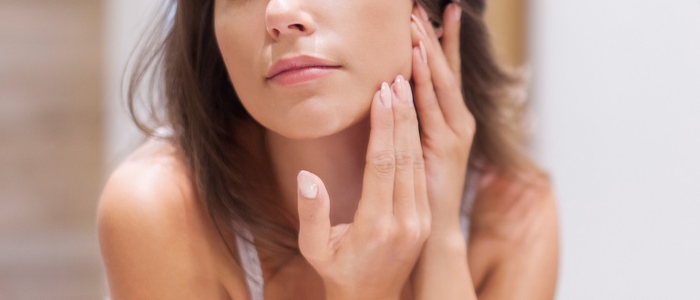 Акне у женщин: причины, лечение, симптомы (фото)