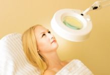 Прыщи на лбу: причины появления, как избавиться