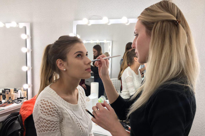 Курсы в школе макияжа Курсы в школе макияжа
