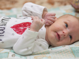Гормональная сыпь у новорожденных на лице: как выглядит, лечение, когда пройдет
