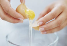 Маска для лица с яичным белком: от черных точек и морщин