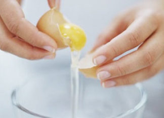 Маска для лица с яичным белком: от черных точек и морщин