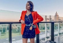 Аделина Сотникова показала грудь в костюме 10-летней давности