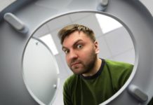 Зеленый кал у взрослого человека и ребенка: причины и лечение