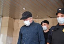 Адвокат Михаила Ефремова заявил, что за рулем в момент ДТП был другой человек