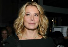 «Юля, Вы прекрасны»: Высоцкая впечатлила Крутого селфи в одной рубашке на фоне золоченых зеркал