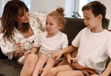 Айза Анохина отдала старшего сына от Гуфа бабушке