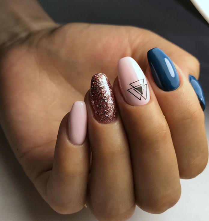 Стильный зимний маникюр: атмосферные фото-новинки 2020-2021 Стильный зимний маникюр: атмосферные фото-новинки 2020-2021