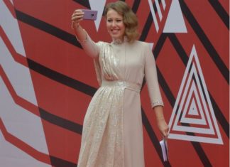 «Хорошо сидит»: Собчак похвасталась платьем за 140 тысяч рублей