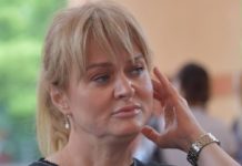 «Умею воспитывать монстров»: 46-летняя Михалкова разместила «лифтолук» с дочкой Лидией