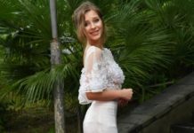 «Внутри себя — по волнам»: Арзамасова в микро-шортах и клетчатой рубашке блеснула фигурой на катере