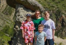 «Мама, не ори, пожалуйста»: Юлия Барановская отдыхает с детьми в Сочи