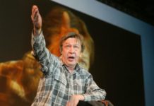 Процесс пошел: Ефремова привезли в суд под лозунги фанатов «Не виновен!»