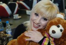 Муж Легкоступовой приехал на шоу Малахова с кладбища и пообещал развеять ее прах над Тенерифе