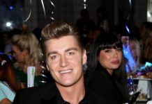 «Мгновенная карма»: Алексей Воробьев спит с двумя девушками