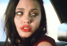 Анджелина Джоли плачет в машине. Что произошло?