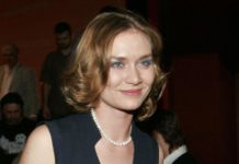 «Сева стрижет в салоне»: Мария Машкова поделилась редким фото с младшим братом