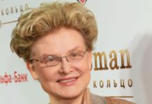 «Только через третьи страны. Кошмар!»: Малышева не может вернуться из Америки в Россию