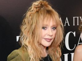 «Фантастический шедевр»: Юлия Высоцкая похвасталась утонченным подарком от Аллы Пугачевой