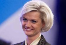 «Отпуск закончился – фотографии остались»: Хоркина в красном бикини блеснула формами на яхте