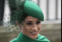 Яркая леди: Меган Маркл в шелковой блузке оверсайз впервые за месяц появилась на публике