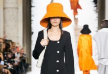 Укороченные жакеты и огромные шляпы: весь показ Nina Ricci в Париже