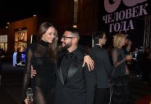 «Даже улыбается под водой»: сын Анастасии Решетовой и Тимати научился плавать