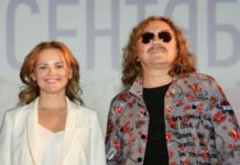 «Красивая семья!»: Крутой восхитился снимком Николаева с очаровательной женой и маленькой дочкой