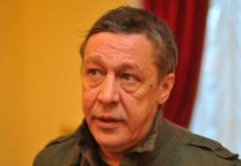 Михаил Ефремов вернулся домой после госпитализации из здания суда