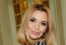 «Афродита»: 42-летняя Ольга Орлова в бикини запечатлелась под струями воды