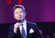 Валерий Сюткин поделился снимками беременной жены и новорожденного сына из роддома