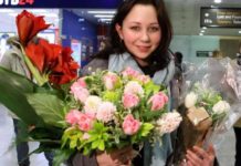 «Порадуйтесь за молодую пару»: Елизавета Туктамышева нежно поцеловала Бетину Попову