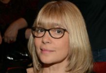 Три сестры на одном фото: дочери Глаголевой запечатлелись вместе в день ее памяти