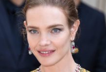 «И у этой женщины пятеро детей? Чушь»: Водянова в дерзком бикини блеснула точеной талией