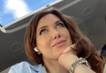 «Нет и следа от родов»: 42-летняя Климова в дерзком бикини произвела фурор на пляже