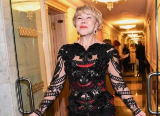 Обнаженная по пояс дочь Любови Успенской назвала свою мать «королевой России»