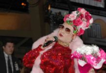 Верка Сердючка встретилась на одной из улиц Киева с Владимиром Зеленским