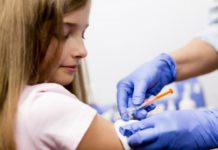 Что делать при реакции на прививку корь, краснуха, паротит: у ребенка появились кашель, сыпь, температура и другие симптомы после вакцинации, описание с видео