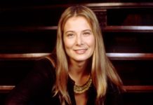 «Оооочень коротко»: Юлия Высоцкая неожиданно предстала брюнеткой со стрижкой «под ежика»