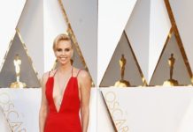 Смело: самые откровенные платья Шарлиз Терон