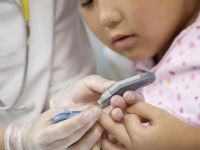 Признаки сахарного диабета у детей: первые симптомы, как проявляются у ребенка