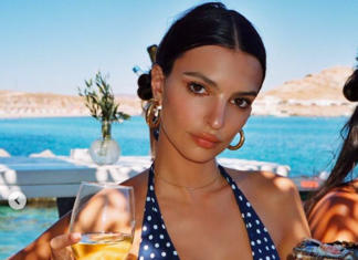 Собрали самые горячие фото Эмили Ратаковски