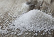 Соль от черных точек: рецепты эффективных масок с солью, отзывы