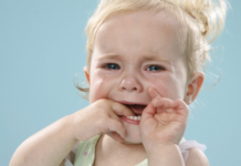 Черное пятно на десне у ребенка: в чем может быть причина